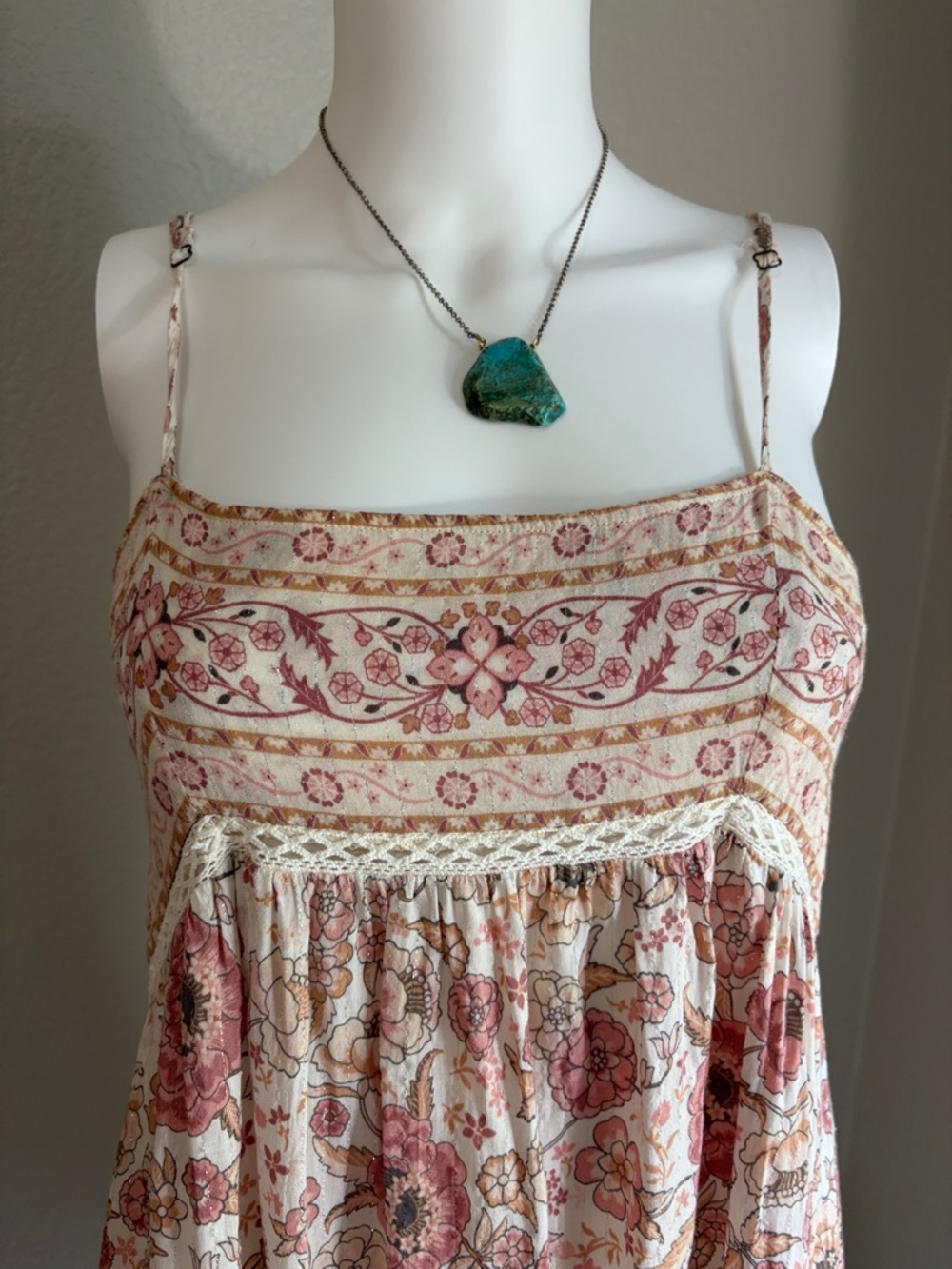 Spell & The Gypsy, Zahara Midi Dress.
Boho, feminine, floral, lightweight xs - Picture 4 of 15